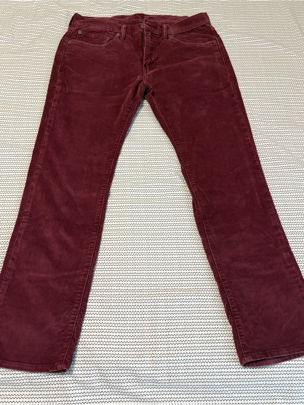 Levi's Men’s Corduroy Pants in Deep Burgundy